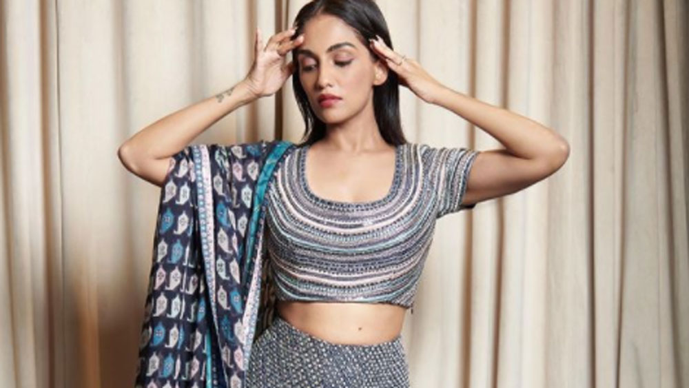 ঐশ্বর্যর ভাই আদিত্য এক জন প্রযোজক। তাঁর স্ত্রীর নাম শ্রীমা রায়। স্ত্রী শ্রীমার সঙ্গে ঐশ্বর্যর খুব কম ছবিই দেখতে পাওয়া যায়।