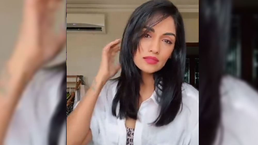 অথচ জানেন কি ঐশ্বর্যর নিজের বাড়িতেই রয়েছে তাঁর ‘প্রবল প্রতিদ্বন্দ্বী’? সৌন্দর্যে যিনি কিছু কম যান না ঐশ্বর্যর থেকে। তাঁর শৌখিনতাও মন জুড়োবে।