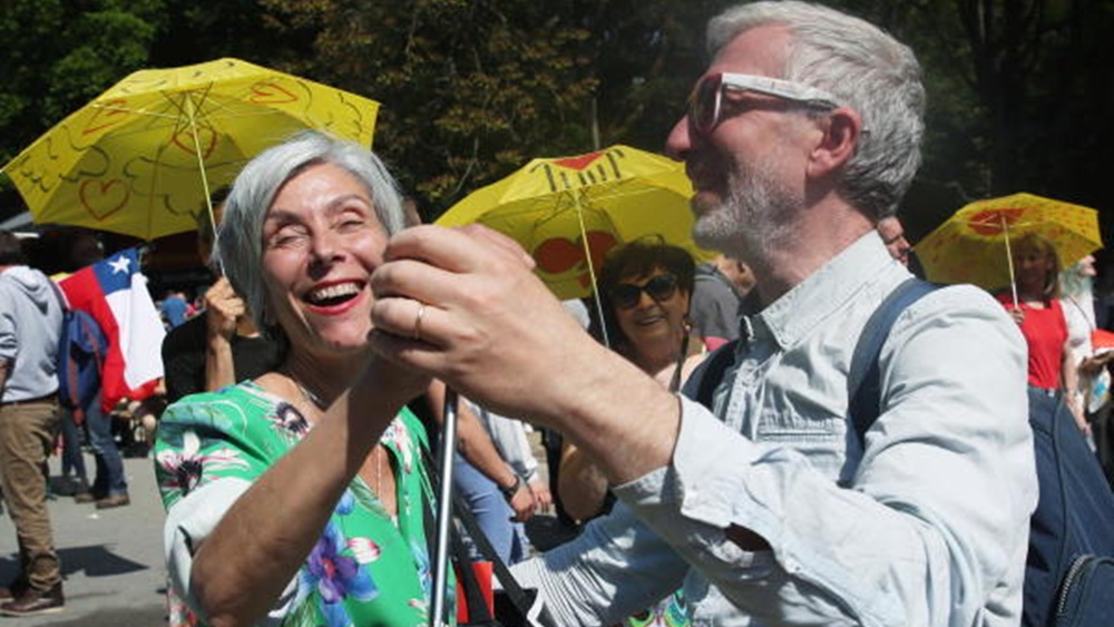 বেলজিয়ামে মোট আক্রান্ত হয়েছেন ১০ লাখ ৬৬ হাজার ৯৫৭ জন এবং মৃত্যু হয়েছে ২৪ হাজার ৯৯৫ জনের। গত ২৪ ঘণ্টায় সে দেশে সংক্রমিত হয়েছেন মাত্র ২ জন এবং মৃত্যু হয়েছে মাত্র ১ জনের। তার আগের ২৪ ঘণ্টায় এক জনও আক্রান্ত হননি ইউরোপের এই দেশে।