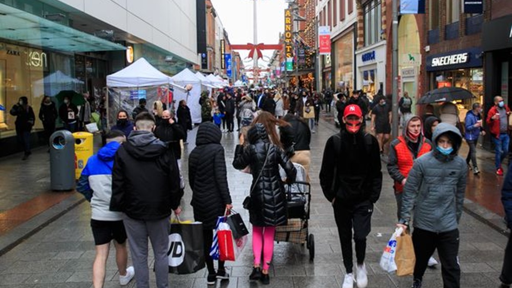 আয়ারল্যান্ডে মোট ২ লাখ ৬২ হাজার ৭৪৪ জন কোভিড আক্রান্ত ছিলেন। মোট মৃত্যু হয়েছে ৪ হাজার ৯৪১ জনের। কিন্তু গত ২৪ ঘণ্টায় সেখানে কেউ আক্রান্ত হননি এবং মৃতের সংখ্যায় নেমেছে শূন্যতে।