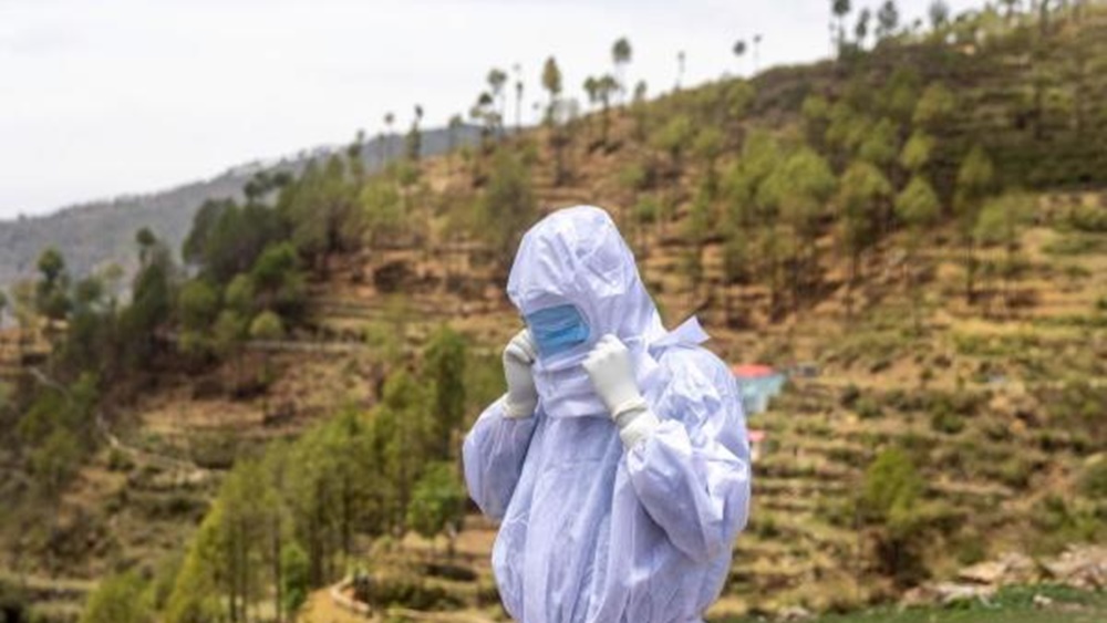 দক্ষিণ প্রশান্ত মহাসাগরে অবস্থিত দ্বীপরাষ্ট্র তুভালু, মধ্য এশিয়ার দেশ তুর্কমেনিস্তান, ওশিয়ানিয়ার দ্বীপরাষ্ট্র তোঙ্গা, দক্ষিণ আটলান্টিক মহাসাগরে অবস্থিত সেন্ট হেলেনা-সহ বেশ কিছু দেশে অতিমারি এখনও পর্যন্ত তেমন প্রভাব ফেলতে পারেনি। এই সমস্ত দেশগুলিতে একজনও আক্রান্ত হননি। এগুলির বেশির ভাগই দ্বীপ। জনসংখ্যাও তুলনায় খুবই কম।