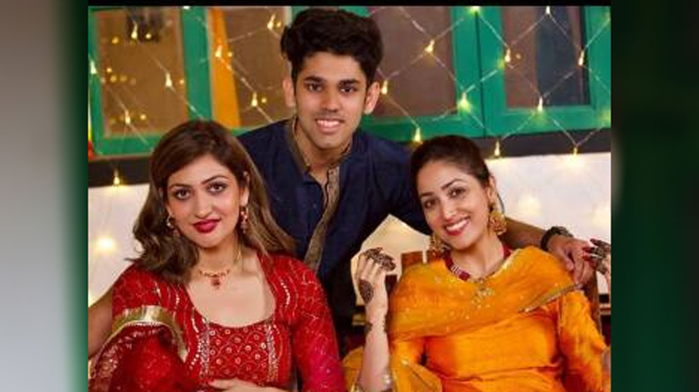 যে বাড়িতে অনুষ্ঠান হয়েছিল তার প্রতিটি কোণ সেজে উঠেছিল আলোয়।