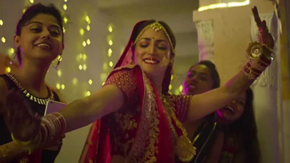 ইয়ামির মেহেন্দি কিংবা বিয়ে দুই অনুষ্ঠানের অতিমারির কারণে নামমাত্র নিমন্ত্রিত ছিলেন। মূলত দুই পরিবারের ঘনিষ্ঠ বৃত্তের মধ্যেই সীমাবদ্ধ ছিল অনুষ্ঠান। তবে অনুষ্ঠান ভেন্যুর প্রতি একেবারেই অযত্নশীল ছিলেন না তাঁরা।