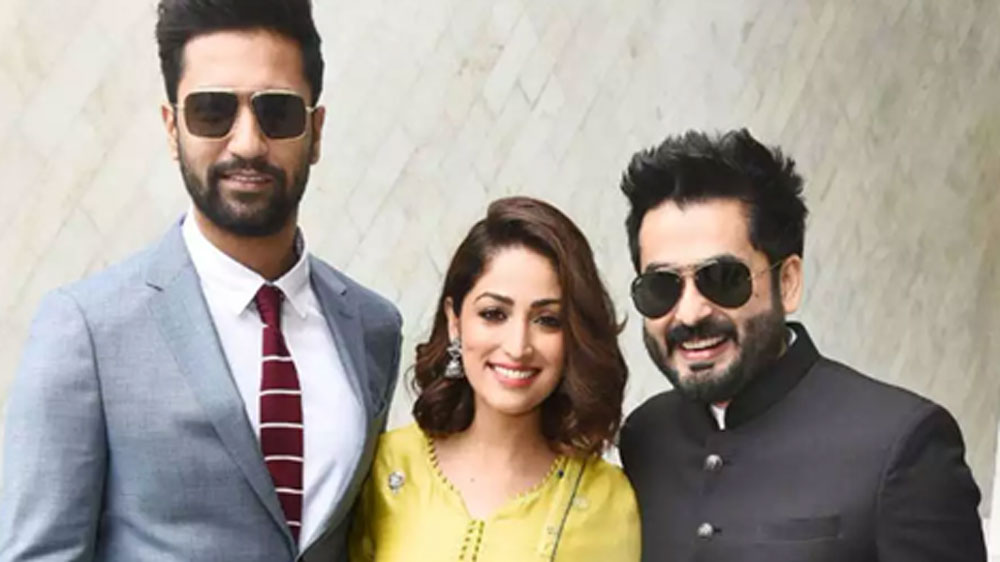 ক্রমে দু’জনে একে অপরের খুব ভাল বন্ধু হয়ে ওঠেন। সেই বন্ধুত্ব এখন আরও গভীর। বন্ধুত্ব নতুন এক সম্পর্কের রূপ নিল।