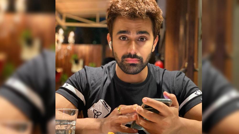 পার্লের বিরুদ্ধে যে সময়ে ৫ বছরের ওই শিশুকন্যাকে ধর্ষণের অভিযোগ আনা হয়েছে। তখন অভিনেতা তাঁর কেরিয়ারের শিখরে।