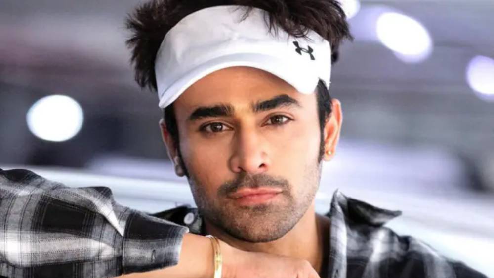 পার্লের বিরুদ্ধে ধর্ষণের অভিযোগ এনেছেন ৫ বছরের ওই শিশু কন্যার বাবা। পুলিশকে তিনি জানিয়েছেন, দু’বছর আগে অভিনেতার যৌন হেনস্তা এবং ধর্ষণের শিকার হয়েছিল তাঁর কন্যা।