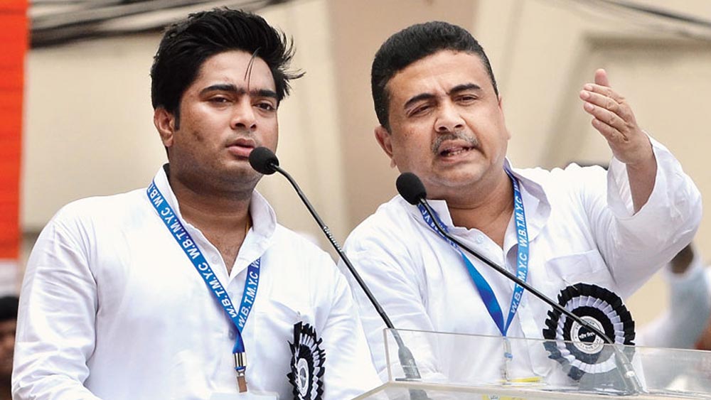 ততদিনে ‘তৃণমূল যুবা’ মিশে গিয়েছে যুব তৃণমূল কংগ্রেসের সঙ্গে। যুব তৃণমূলের নেতৃত্বে এসেছেন অভিষেক। দলের সমস্ত গুরুত্বপূর্ণ বৈঠকে প্রথম সারির তৃণমূল নেতাদের পাশাপাশি দেখা যেতে থাকে তাঁকে। দলের অন্দরে বাড়তে শুরু করে তাঁর প্রভাব।