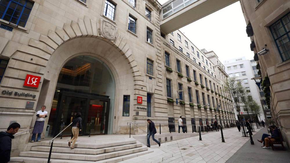 পড়াশোনা করেছেন লন্ডন স্কুল অব ইকনমিকস-এ, লেখা ছিল লিঙ্কড ইনের প্রোফাইলেই। তবে সেই প্রোফাইল সংবাদ মাধ্যমের নজরে আসতেই সেখান থেকে মুছে ফেলা হয় তথ্যটি। সরিয়ে দেওয়া হয় প্রোফাইলে দেওয়া বারবারার ছবিটিও। লন্ডন স্কুল অব ইকনমিকসও বিষয়টি জানার পর বিবৃতি দিয়ে জানিয়েছে, বারবারা জারাবিকা নামে কোনও ছাত্রী কখনও তাঁদের প্রতিষ্ঠানে পড়াশোনা করেননি।