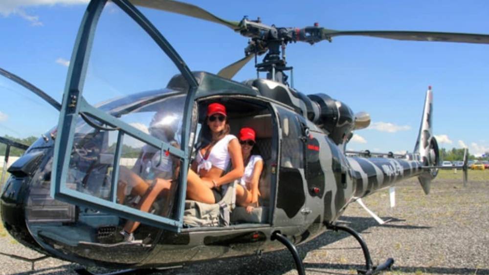 ইনস্টায় অবশ্য মাত্র ৭টি ছবি পোস্ট করেছেন বারবারা। বেশির ভাগই সৈকতে এবং স্বল্পবাসে তোলা ছবি। কিছু কিছু ছবিতে ইয়ট কিংবা হেলিকপ্টারেও দেখা গিয়েছে বারবারাকে। 