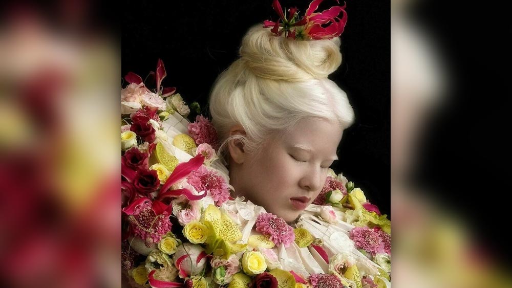 অথচ জন্মের পর হুয়েইকে অস্বীকার করেছিলেন তাঁর বাবা-মা। জীবনের প্রথম তিনটি বছর অনাথালয়ে কেটেছে হুয়েইয়ের। 