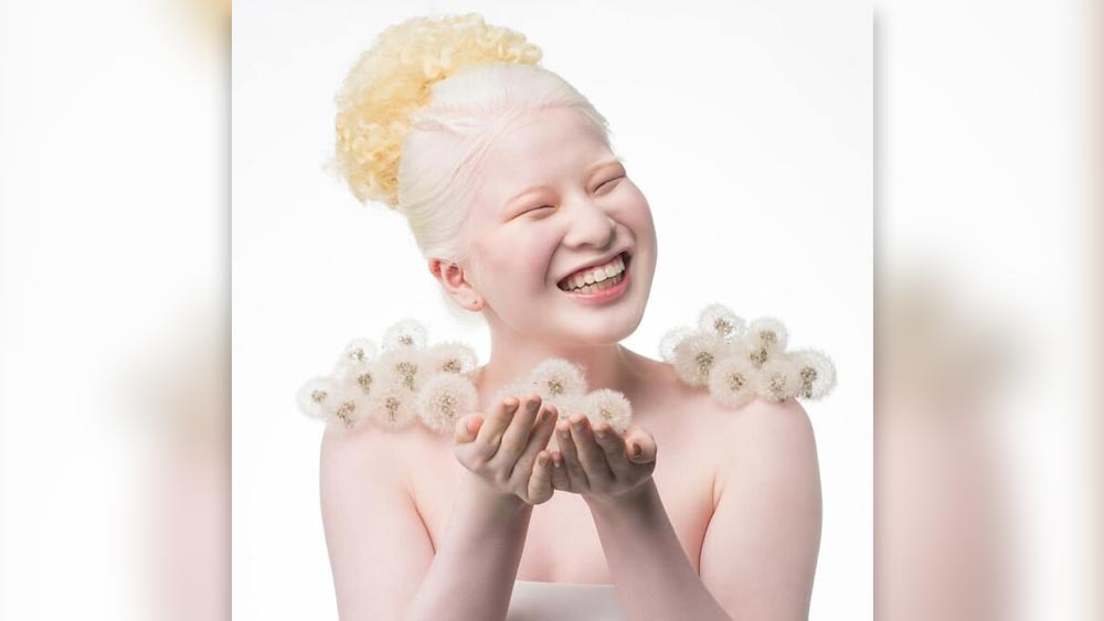 হুয়েই জানিয়েছেন, ‘ভোগ’ সম্পর্কে বিন্দুমাত্র ধারণা ছিল না তাঁর। কেন তাতে ছবি বেরনোর জন্য সবাই এত উৎসুক, তা তখনও জানতেনই না তিনি। তবে ধীরে ধীরে বুঝতে শুরু করেন। 