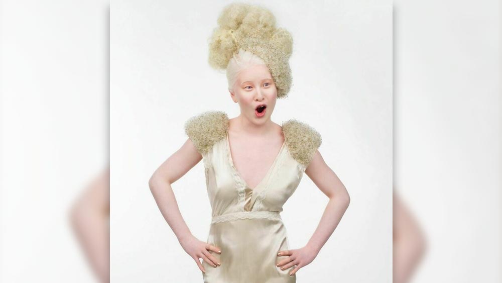 মডেল হিসেবে অবশ্য ইতিমধ্যেই বেশ নাম করেছেন হুয়েই। ফ্যাশন দুনিয়ার প্রথম সারির পত্রিকা ভোগ-এর হয়ে মডেলিং করেছেন। ডিজাইনার মহলেও বেশ জনপ্রিয়তা রয়েছে তাঁর। কাজ করেছেন দুনিয়ার সেরা ডিজাইনার এবং ফোটোগ্রাফারদের সঙ্গে।