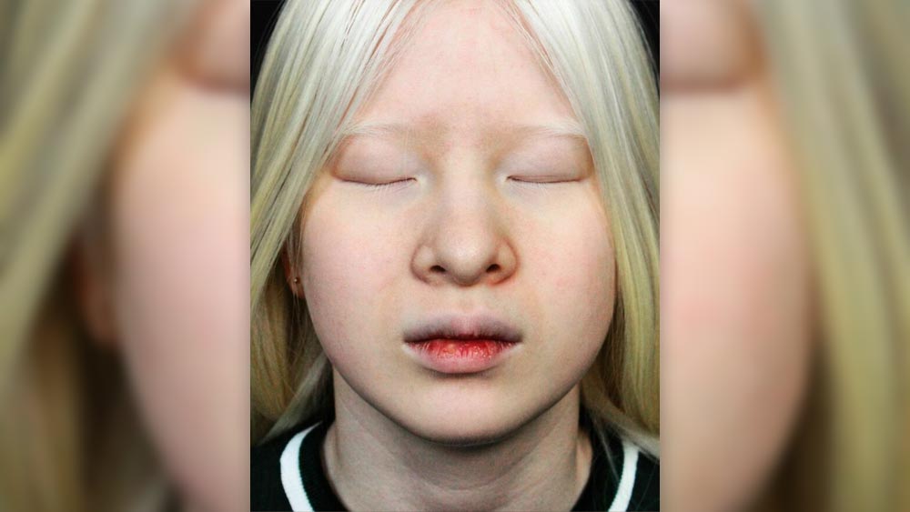 ডিজাইনারদের অনেকেরই মত, হুয়েইয়ের ত্বক-চুলের বিশেষত্বই তাঁকে মডেল হিসেবে চ্যালেঞ্জিং বানিয়েছে।