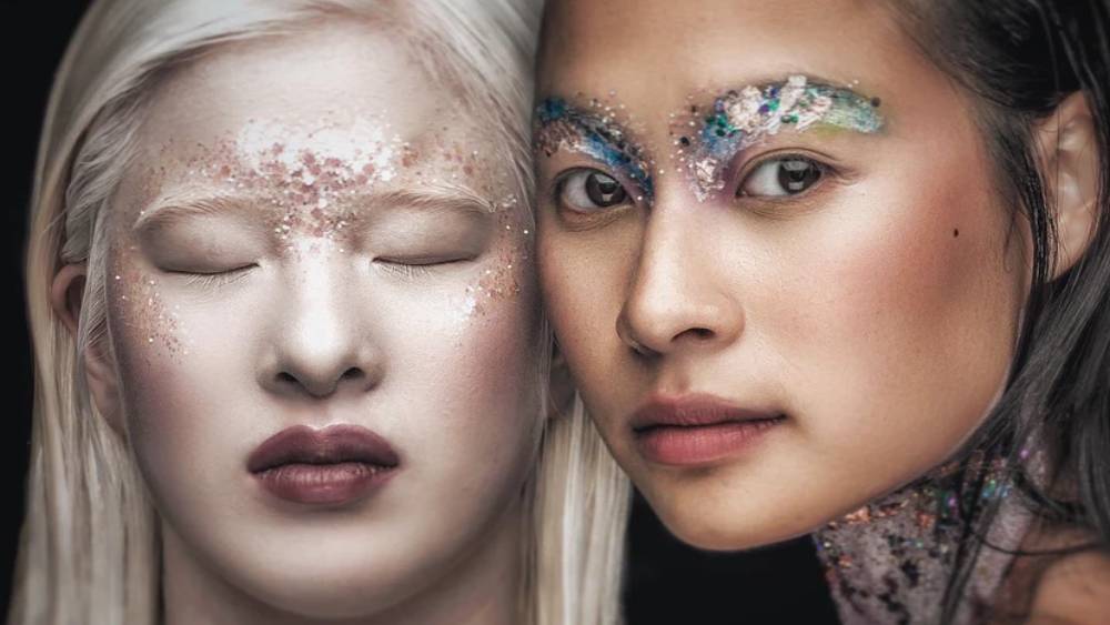 ফ্যাশন শোয়ে নজরে পড়েন হুয়েই। পর পর ডাক পেতে শুরু করেন ফ্যাশন ফটোশ্যুটের জন্য। বেশ কিছু মডেলিং এজেন্সিও যোগাযোগ করতে শুরু করে তাঁর সঙ্গে। তাঁর করা একটি ফটোশ্যুটের ছবি প্রকাশিত হয় ফ্যাশন পত্রিকা ভোগ-এ।