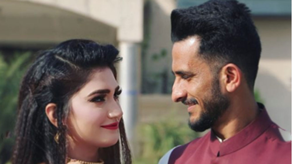 স্কুলের গণ্ডি পেরনোর পর সামিয়া ফরিদাবাদের একটি বেসরকারি বিশ্ববিদ্যালয় থেকে অ্যারোনটিক্যাল ইঞ্জিনিয়ারিং নিয়ে পড়াশোনা করেন।