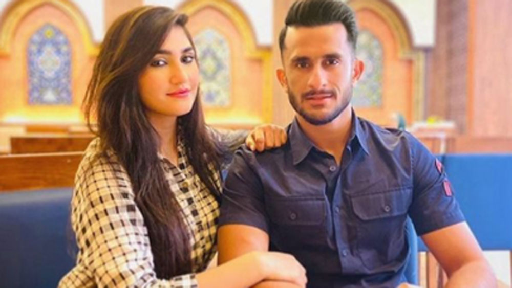 তার পর একটি বিমান সংস্থার ইঞ্জিনিয়ার হয়ে দুবাই চলে যান। সামিয়া কর্মসূত্রে দুবাইয়েই থাকতেন।