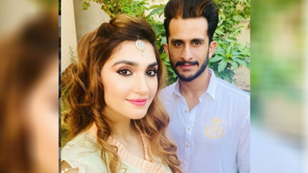 ২৬ বছরের হাসান তখন পাকিস্তান আন্তর্জাতিক ক্রিকেটের উঠতি তারকা। ৩ বছরের আন্তর্জাতিক কেরিয়ারে তেমন সুযোগও পাননি। তার উপর পাকিস্তানি।