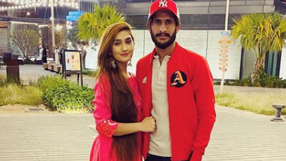 সে দেশে আজও তাঁর পরিবারের কিছু লোক থাকেন। এবং তাঁদের সঙ্গে নিত্য যোগাযোগও রাখেন সামিয়ার বাবা। দেশ ভাগের সময়ই তাঁরা পাকিস্তানে চলে গিয়েছিলেন।