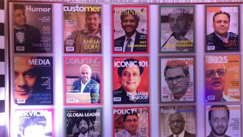 সাংসদ শশী তারুর, বিজ্ঞাপন জগতের বিশিষ্ট ব্যক্তিত্ব প্রহ্লাদ কক্কর থেকে মাইক্রোসফটের সিইও সত্য নাদেল্লার সঙ্গেও এক মঞ্চে বক্তৃতা দিতে ডাকা হয় আন্নাকে।