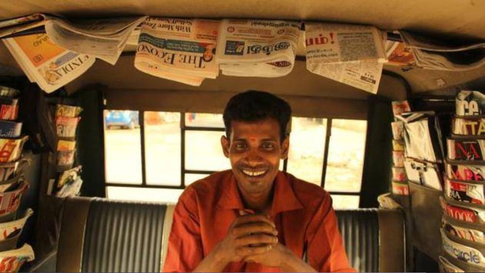 ম্যানেজমেন্টের আরও একটি গুরুত্বপূর্ণ বিষয় পুরনো গ্রাহককে বার বার ফিরিয়ে আনা। আন্না তাঁর অটো পরিষেবার গ্রাহকদেরও ফেরানোর ব্যবস্থা করেছেন। তাঁর অটোয় ২০ বার সফর করলে আড়াইশো টাকার কুপন পান যাত্রীরা। ওই টাকা তাঁরা পরবর্তী সফরে ভাড়ার বদলে ব্যবহার করতে পারেন। একই ভাবে ৩০টি সফরে ৫০০ টাকা এবং ৫০টি সফরে ১০০০ টাকার কুপন দিয়ে থাকেন আন্না। তবে অনেক ক্ষেত্রেই তিনি দেখেছেন, গ্রাহকেরা সেই কুপন পেয়েও ব্যবহার করতে চাননি। আন্নার কথায়, ‘‘সে দিন বুঝেছিলাম গ্রাহকেরা বন্ধুও হতে পারেন।’’