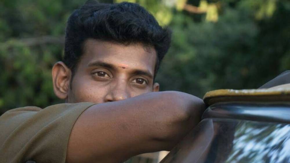 বাবা, দাদা দু’জনেই পেশায় অটোচালক। আন্না জানিয়েছেন, অটোচালক হওয়া বোধহয় তাঁর ভাগ্যেই লেখা ছিল। ব্যবসায়ী হতে চেয়েছিলেন। পারিবারকে সাহায্য সাহায্য করতে চেয়েছিলেন। কিন্তু অনটনের কারণেই দ্বাদশ পাস করার আগেই স্কুলছুট হন আন্না। তবে পড়াশোনা বন্ধ রাখেননি। মনে করেন শেখার কোনও শেষ নেই। আর শিখতে হলে প্রথাগত বা পুঁথিগত শিক্ষারও দরকার নেই। 