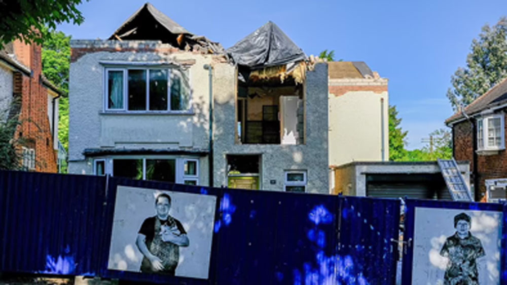 কাজ করিয়েও পুরো টাকা না দেওয়ায় শাস্তি পেলেন এক ব্যক্তি। সাড়ে ৩ লাখ টাকার জন্য প্রায় ৫ কোটি টাকার সম্পত্তি নষ্ট করে দিলেন!