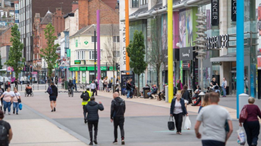 ওই ব্যক্তির নাম জে কুর্জি। বয়স ৪০। তিনি ইংল্যান্ডের লেস্টারের স্টোনিগেটের বাসিন্দা।