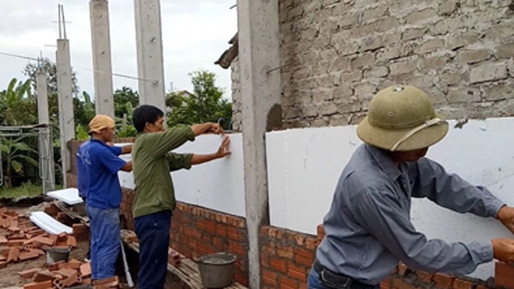 চলতি বছরের ফেব্রুয়ারি থেকে বাড়িটির কাজ শুরু হয়। বাড়িটির দোতলার সঙ্গে আরও একটি পরিবর্ধিত কাঠামো তৈরি করেন তিনি।