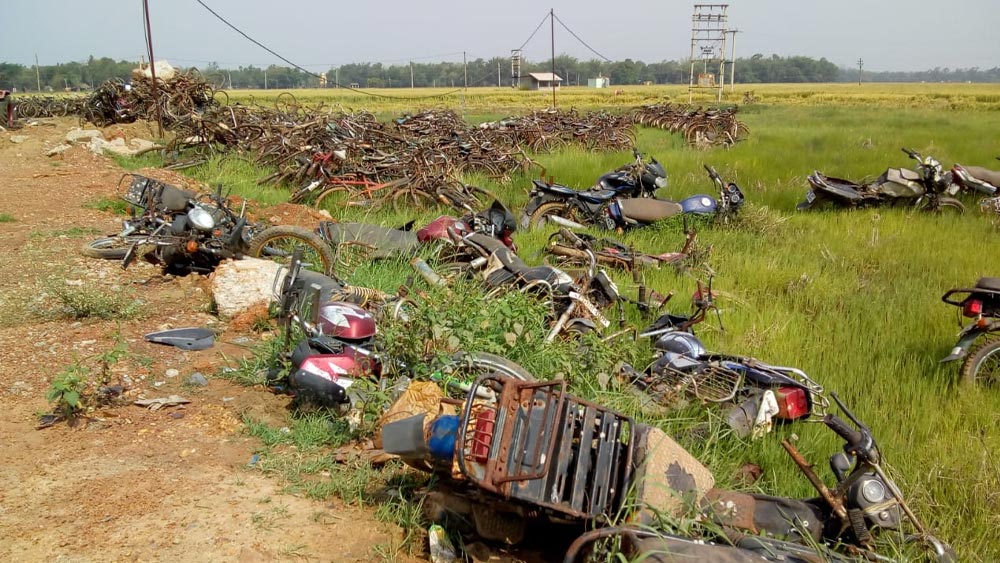 অবহেলায় নষ্ট হচ্ছে বহু মোটর সাইকেলও।