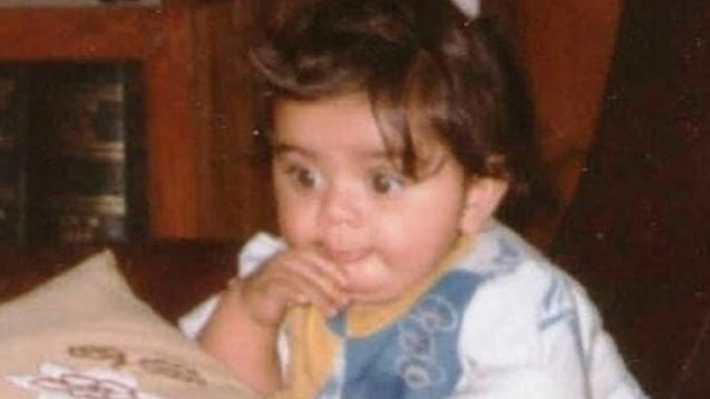 তাঁর খেলার সঙ্গে তুলনা করা হয় সচিনের। মনে করা হয় শত শতরানের রেকর্ড ভাঙতে পারেন ইনিই। ছোটবেলায় এমনই দেখতে ছিলেন ভারত অধিনায়ক বিরাট কোহলী।