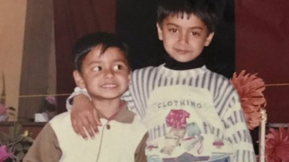 ভারতীয় দলে এখনও তিনি শিশু। উইকেটের পিছন থেকে তাঁর কথা নেটাগরিকদের চর্চার বিষয় হয়ে ওঠে। আবার তাঁর ব্যাটের ভয়ে বিপক্ষের বোলারদের ঘুম উড়ে যায়। ছোটবেলায় এমনই দেখতে ছিলেন ঋষভ পন্থ।