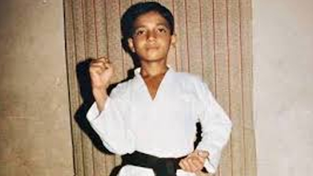 মার্শাল আর্টে পারদর্শী এই ক্রিকেটার বিখ্যাত তাঁর হিমশীতল মানসিকতার জন্য। অস্ট্রেলিয়া থেকে টেস্ট জিতে ফেরার পর রাজার সম্মান দেওয়া হয়েছিল তাঁকে। অজিঙ্ক রহাণে এখন ভারতীয় দলের অন্যতম স্তম্ভ।