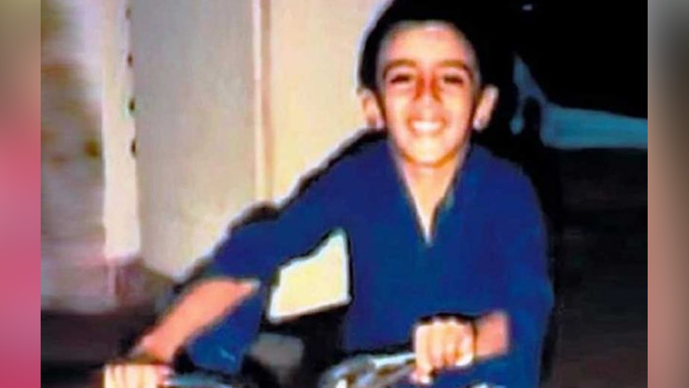 তাঁর ঘূর্ণিতে মুখ থুবড়ে পড়েন একের পর এক ব্যাটসম্যান। ব্যাট হাতেও তাঁর লড়াই নজর কেড়েছিল অস্ট্রেলিয়ার মাটিতে। ছোটবেলায় এমনই দেখতে ছিলেন রবিচন্দ্রন অশ্বিন।