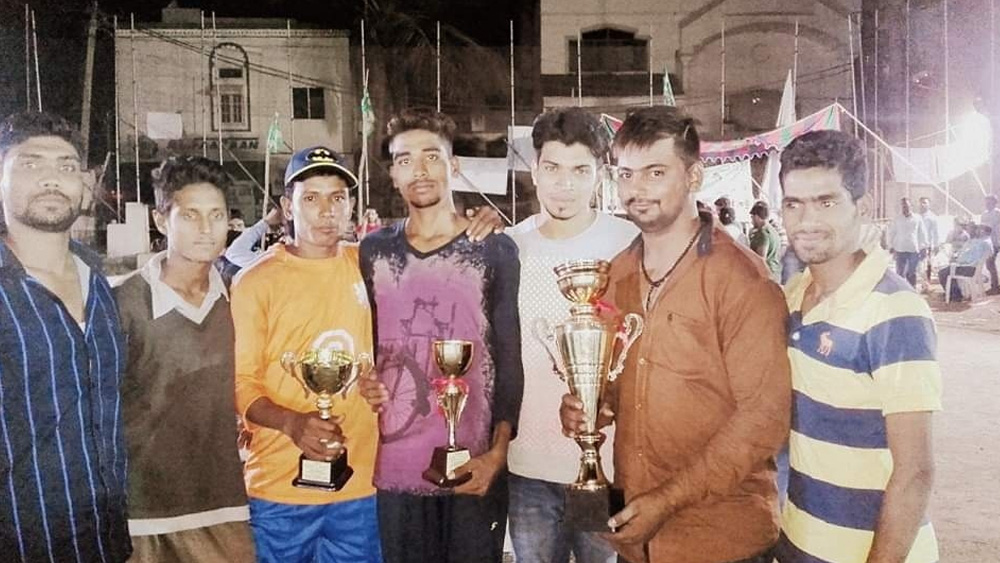 তাঁর আগুনে গতি ঘুম ছুটিয়ে দিয়েছিল স্টিভ স্মিথদের। দেখুন তো চিনতে পারেন কি না মহম্মদ সিরাজকে।