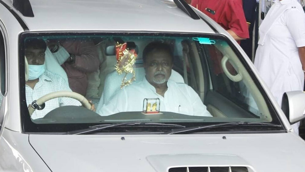 তৃণমূল ভবনে পৌঁছলেন মমতা, অভিষেক, মুকুলের সঙ্গে এলেন শুভ্রাংশুও