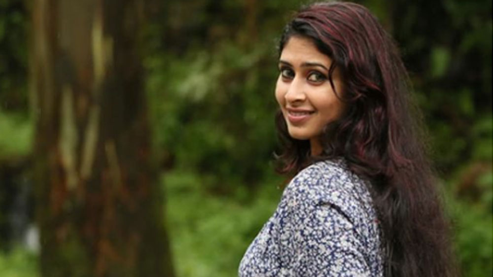 এর আগে আসিফ আলির সঙ্গে ‘কেত্যলানু এনতে মালাখা’ ছবিতে সহকারী পরিচালক হিসাবে কাজ করেছেন তিনি।