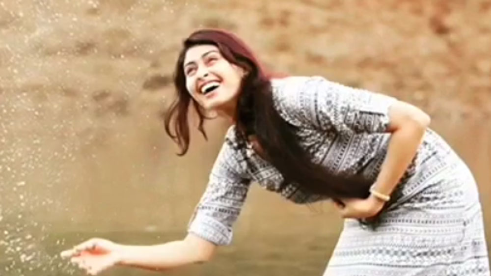 ৩৭ বছরের আয়েশা এ বার নিজের স্ক্রিপ্ট-এ এই ছবি পরিচালনা করছেন। তাঁর প্রথম ছবি ‘ফ্লাশ’-এর টিজারও মুক্তি পেয়েছে।