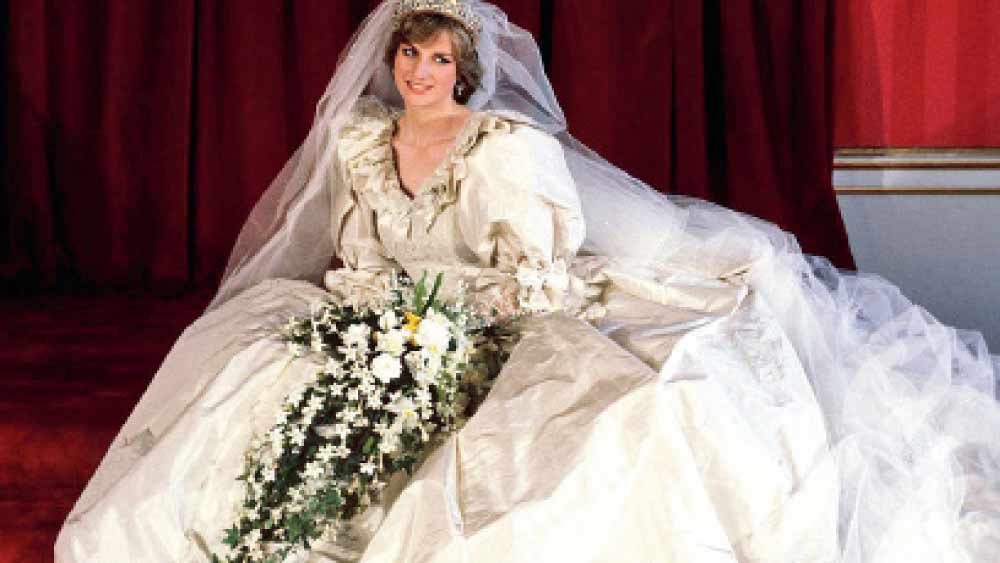 অপাপবিদ্ধ: বিয়ের বিখ্যাত পোশাকে যুবরানি ডায়ানা