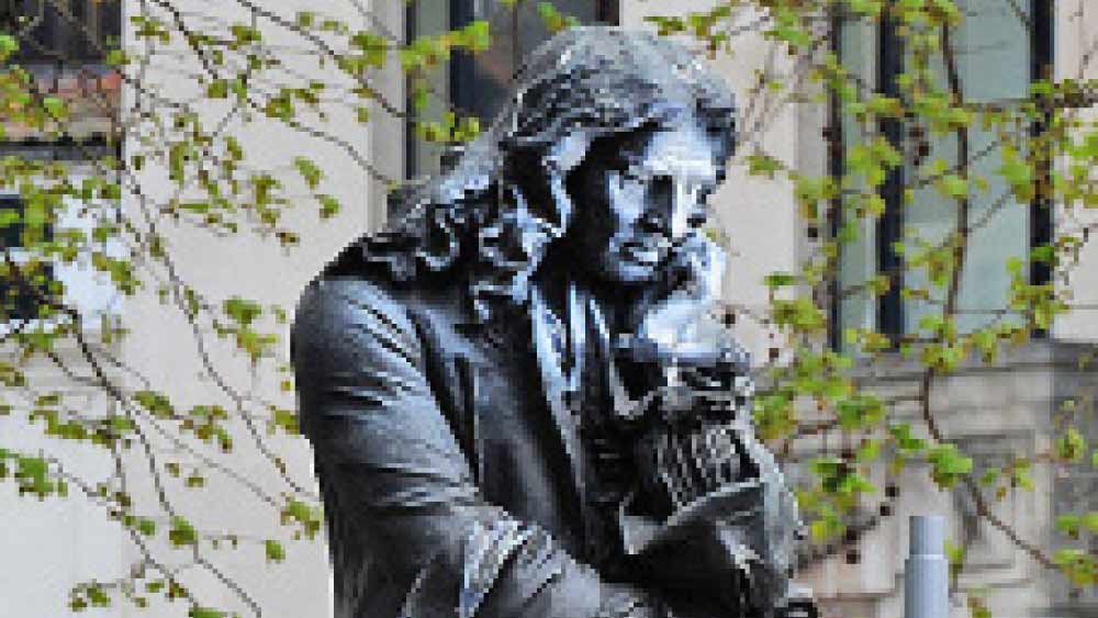 অতীত: এডওয়ার্ড কোলস্টনের মূর্তি 