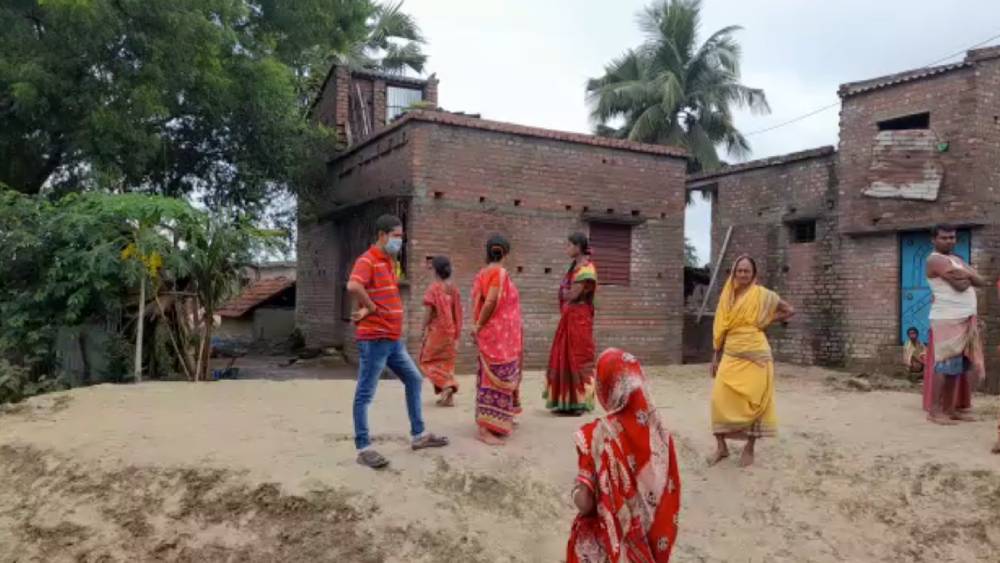 মৃতদেহ উদ্ধার ঘিরে চাঞ্চল্য রুদ্রবাটি গ্রামে।