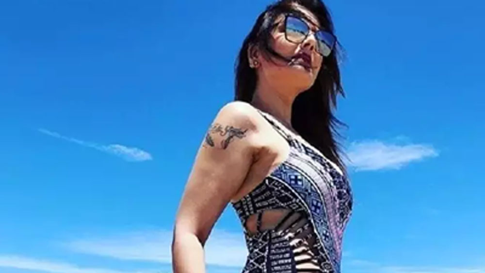 দীপশিখার বাড়ি থেকে তাঁর যাবতীয় জামাকাপড় আনতে গিয়েছিলেন কেশব। তাঁর কাছে কোনও ব্যাগ ছিল না। তাই দীপশিখার কেনা বিছানার চাদরে সমস্ত কিছু প্যাকিং করেছিলেন।