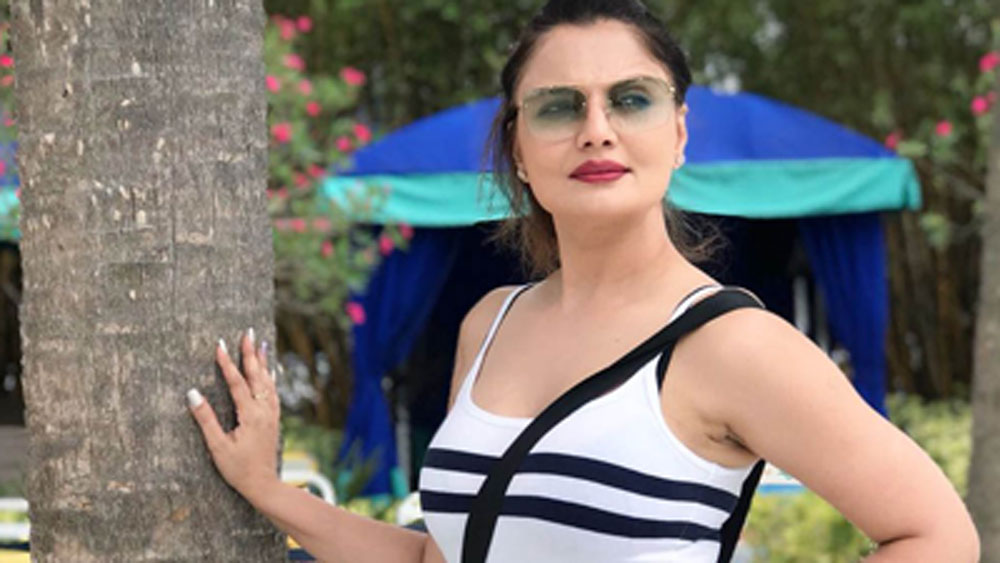 ১৯৯৭ সালে শাহরুখের ‘কয়লা’ ছবিতে অভিনয় করে প্রশংসা কুড়িয়েছেন। এই সময়ই আবার টেলি ধারাবাহিক ‘শক্তিমান’-এ সুযোগ পেয়ে যান তিনি। ‘শক্তিমান’ এতটাই জনপ্রিয় হয়ে উঠেছিল যে দীপশিখার প্রসঙ্গ এলে ‘শক্তিমান’-এর কথাই প্রথম সামনে আসে।