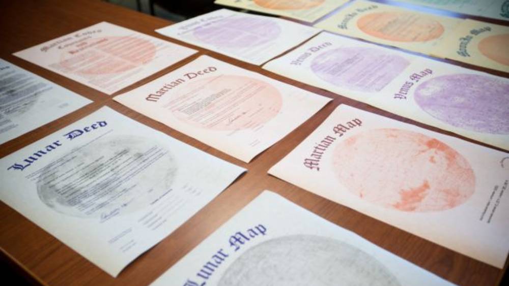 আইন বিশেষজ্ঞদের মতে, এই জমি বিক্রির প্রক্রিয়া বৈধ হতে পারে না। তার কারণ প্রশাসন বা সরকার ছাড়া কেউ জমি বিক্রি করতে পারে না।