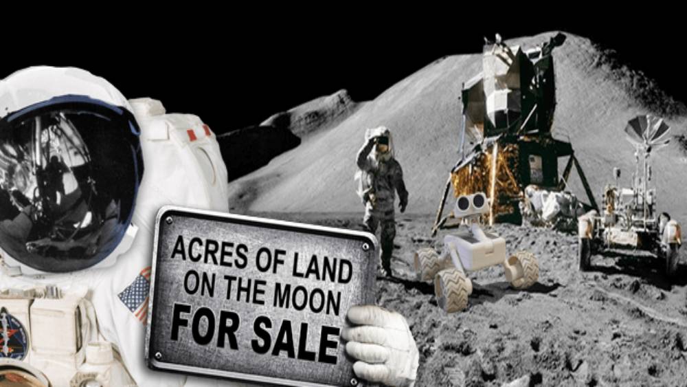 সেই থেকে শুরু। ১৯৮০ সাল থেকে শুরু হয়ে গত ৪১ বছর ধরে বেশ রমরমিয়ে চলেছে হোপের চাঁদের জমির ব্যবসা।