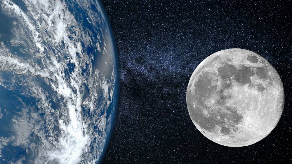 আট কিংবা ন’য়ের দশকে খাতা-পেন-খেলনার মতোই চাঁদের জমি বিক্রির বিজ্ঞাপনী পোস্টার পড়ত। ক্রেতারা আগ্রহ দেখালেও সে সময় লুনার এমব্যাসির কার্যকলাপকে সে ভাবে গুরুত্ব দেননি কেউ। কিন্তু এখন হোপের দাবি অনেককেই ভাবাচ্ছে।