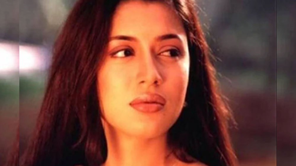 কিন্তু মন থেকে সেই খ্যাতি পেয়ে খুশি হতে পারছিলেন না তিনি। কারণ দর্শকদের কাছে তিনি ছিলেন নেহা।