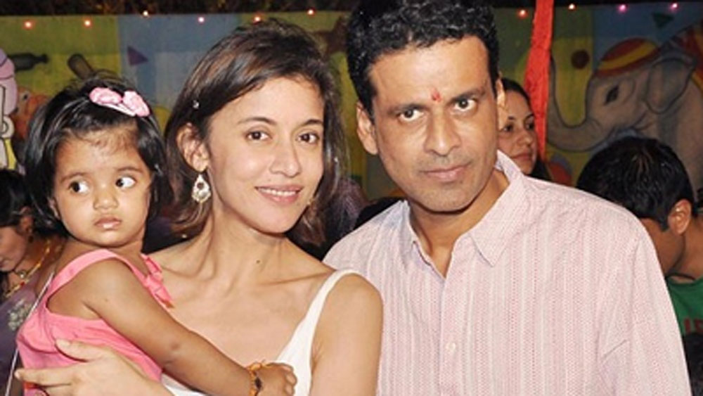 ২০১১ সালে তাঁদের একমাত্র মেয়ের জন্মের পরই ফের অভিনয়, খ্যাতি থেকে নিজেকে গুটিয়ে নেন তিনি। এখন এক জন মায়ের পরিচয়েই জীবন কাটাচ্ছেন তিনি।