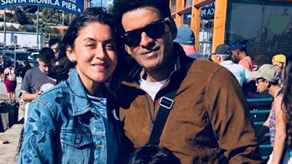 তবে স্বামী মনোজ পুরোদস্তুর ‘ফ্যামিলি ম্যান’। স্ত্রীর এই আত্মত্যাগকে প্রতিটি ক্ষেত্রেই সম্মান দিয়ে চলেন তিনি। সমস্ত রকম সাংসারিক চাপ কাটিয়ে উঠে স্ত্রী ফের নিজের অভিনয় জগতে ফিরে আসুন, চান তিনি। স্ত্রীর সঙ্গে একই ছবিতে অভিনয়ও করতে চান মনোজ।