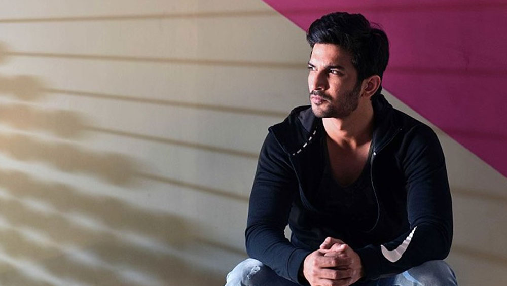 ২২ অগস্ট, ২০২০ সালে সিবিআইয়ের একটি বিশেষ দল সুশান্তের বান্দ্রার বাড়িতে যায়। সিবিআই যখন সুশান্তের মৃত্যুরহস্য উদঘাটনের চেষ্টা করছিল, ইডি সুশান্তের আর্থিক তছরূপ সংক্রান্ত যাবতীয় বিষয় দেখছিল। এর মধ্যে আরও একটি বিষয় যোগ হয়ে যায় তদন্তে। নারকোটিকস কন্ট্রোল ব্যুরো (এনসিবি) সুশান্তের মৃত্যুর সঙ্গে মাদকযোগের তদন্ত শুরু করে।