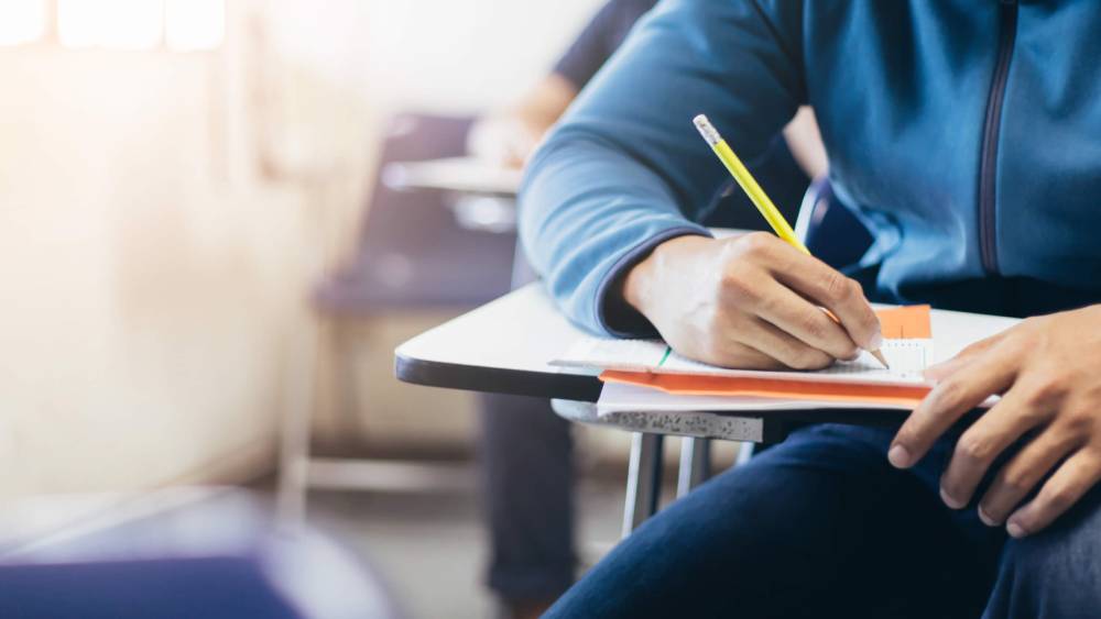 উত্তরপ্রদেশের ওই ছাত্র সেই স্ট্যানফোর্ডে বিনা খরচে পড়াশোনা করার সুযোগ অর্জন করেছেন পরীক্ষা দিয়ে।